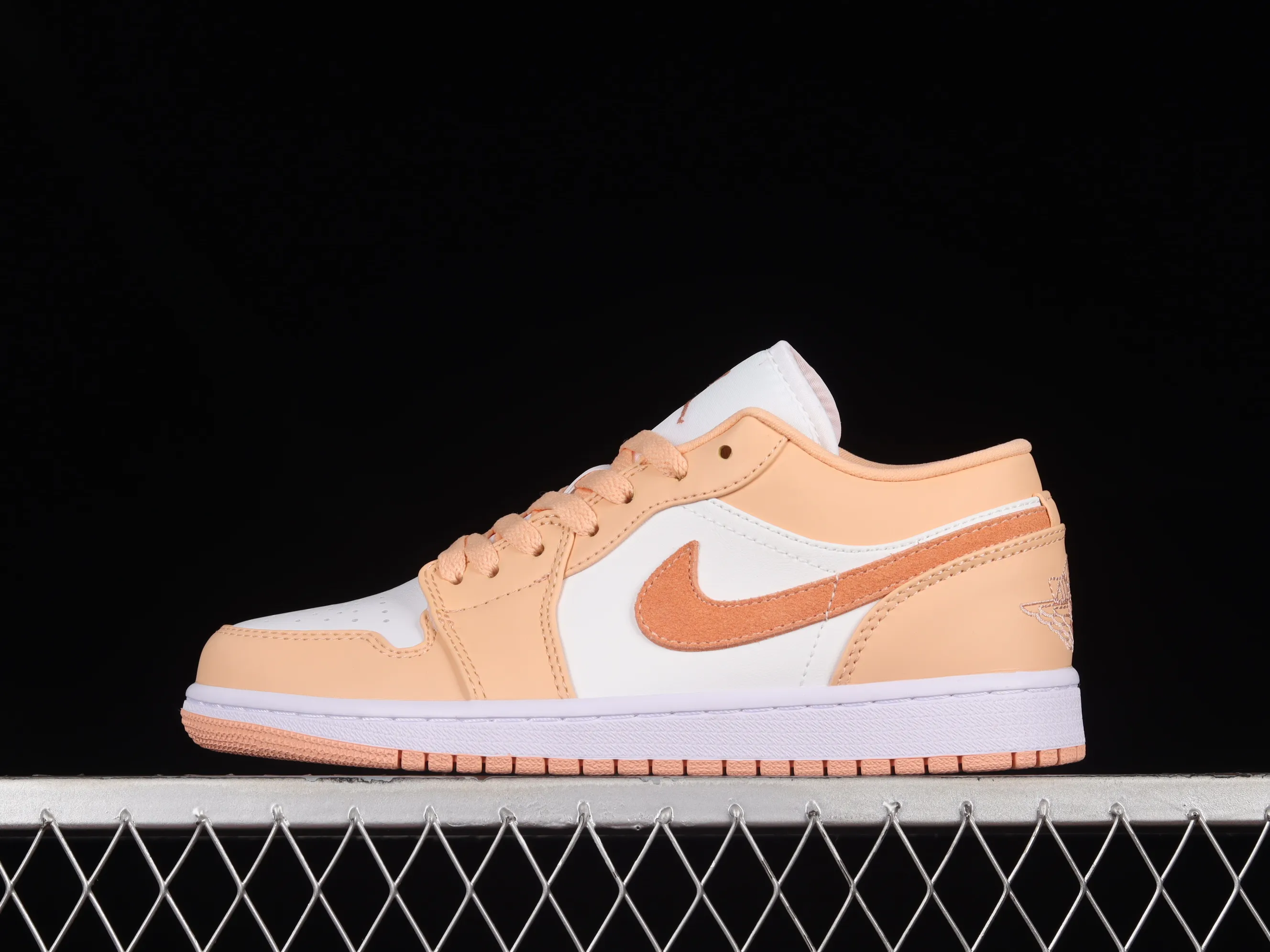 All categories Air Jordan Jordan series basketball shoes Air Jordan 1 Low Z version Air Jordan 1 Low AJ1 Joe 1 white and orange low-top cultural and leisure sports sneakers DC0774-801